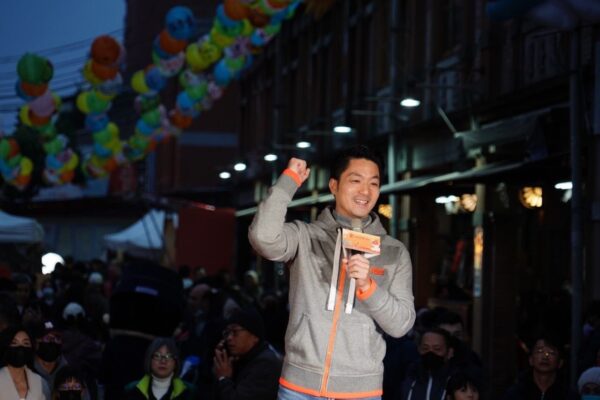 蔣萬安表示，很開心今天來到迪化年貨大街，跟所有好朋友齊聚一堂。圖／台北市政府