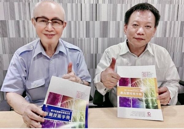 康力生技研發長陳介甫（左）與康力生技創辦人李世強(右)，樂觀看好植物新藥發展前景。業者／提供