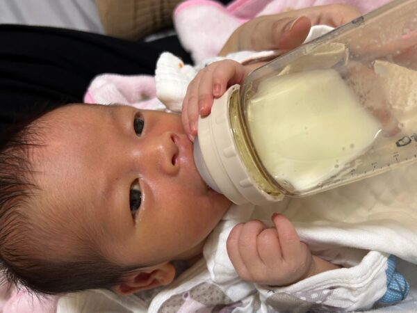 在選擇嬰兒奶瓶時，材質是一個重要的考慮因素。圖／曾璟星攝
