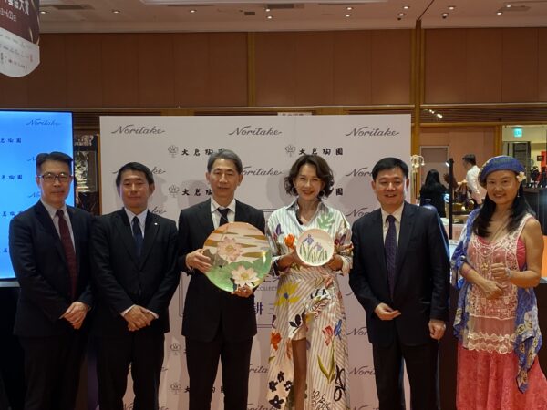 「一代名模」周丹薇與日本瓷畫大師攜手登臺，百年瓷器品牌成日本皇室指定御用