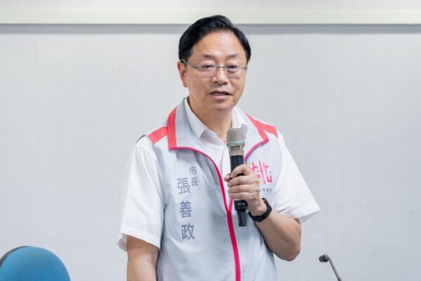 ▲桃園市長張善政表示，市府非常榮幸能夠與德修宮慈善文教基金會合作，將獎助學金送到學校給每一位需要幫助的學生。(圖/春虹建設提供)