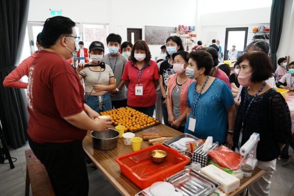 何厝社區手作的迎賓糕點-地瓜餅。